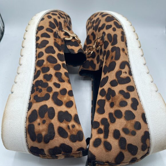 Leopard Print Loafers with Gold Chain Accent โ Size 10W - Picture 8 of 10